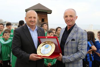 BAŞKAN TAVLI’YA, AKSF’DEN TEŞEKKÜR PLAKETİ – 388