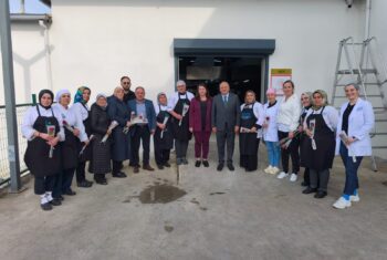 BAŞKAN TAVLI’DAN 1 MAYIS’TA EMEKÇİLERE ANLAMLI ZİYARET (1)
