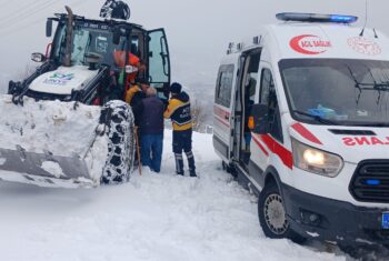 ÜNYE’DE KARLA MÜCADELE ÇALIŞMALARI SÜRÜYOR (1)